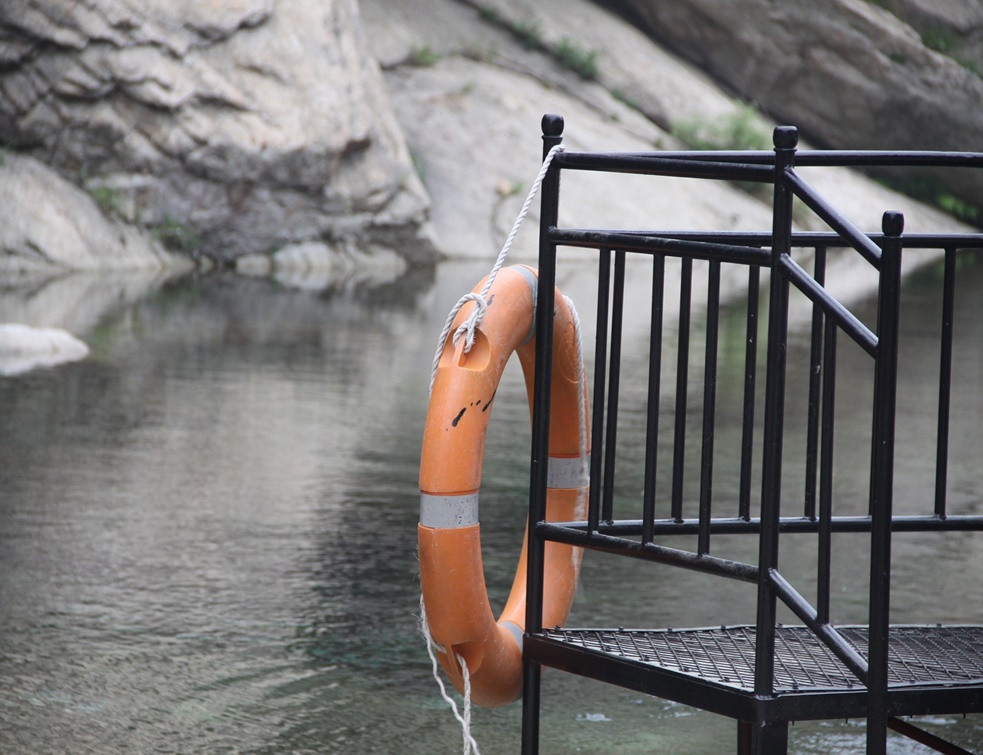 ŽENA PALA SA LITICE U JEZERO: Drama kod Ledinačkog jezera